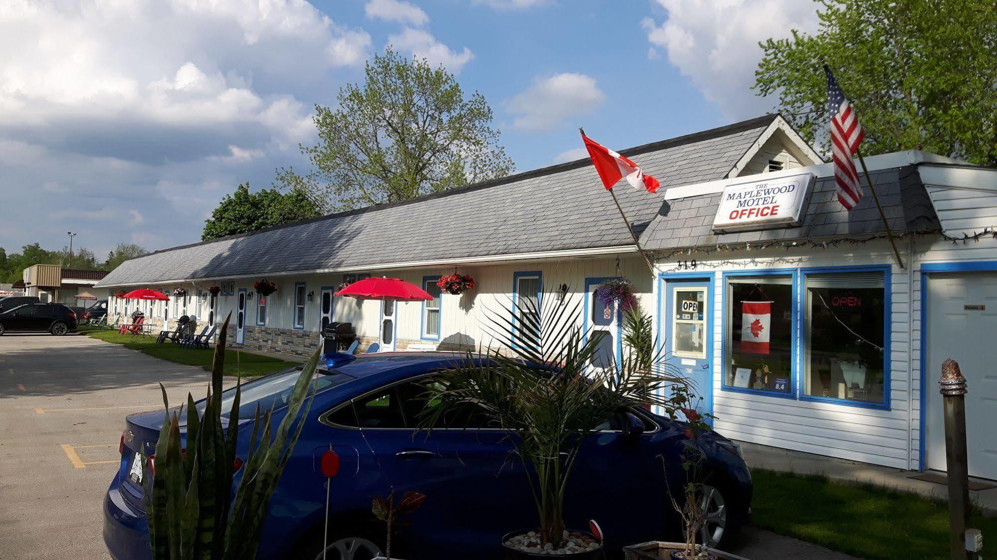 The Maplewood Motel Порт Елгин Екстериор снимка