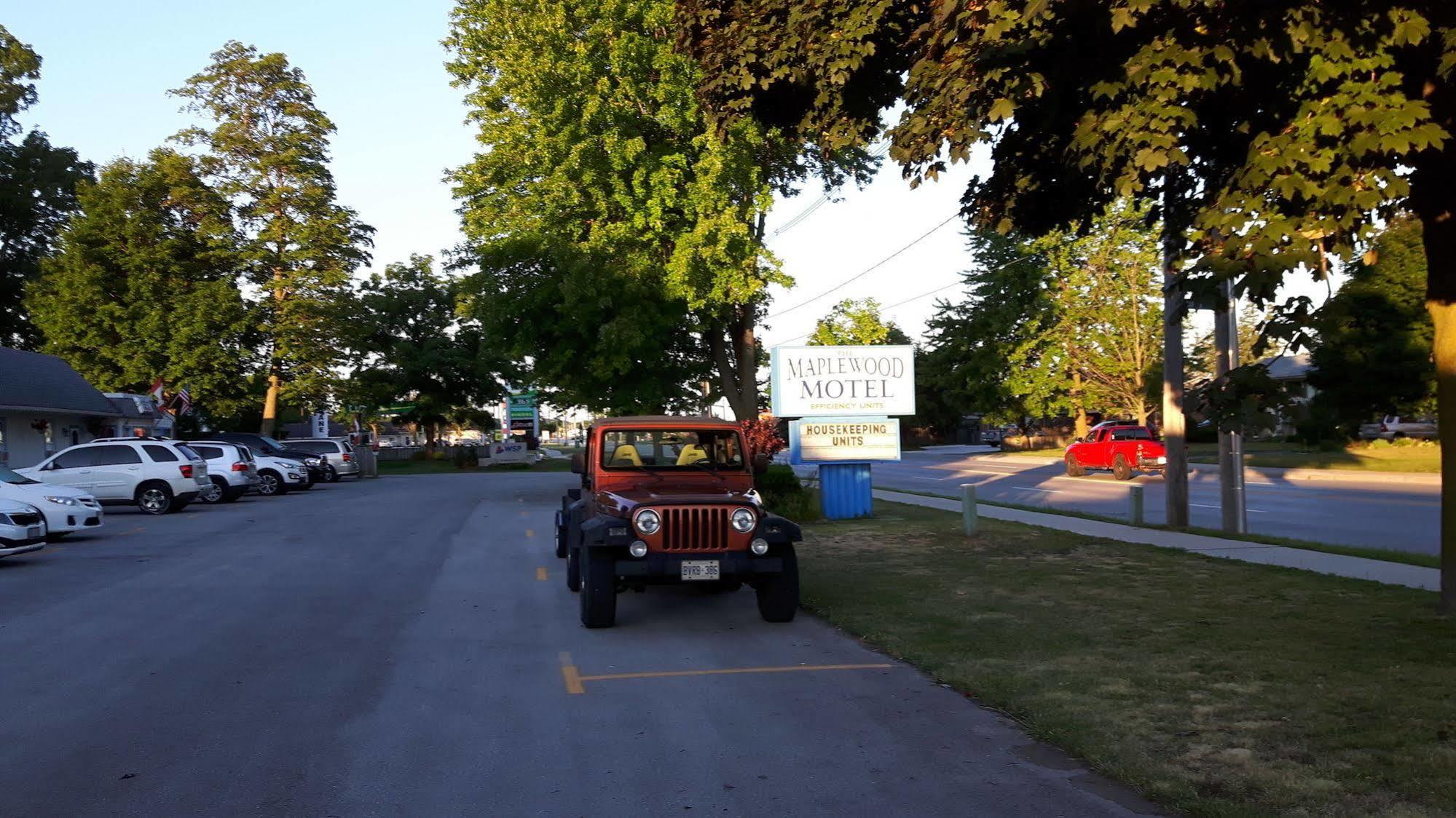 The Maplewood Motel Порт Елгин Екстериор снимка