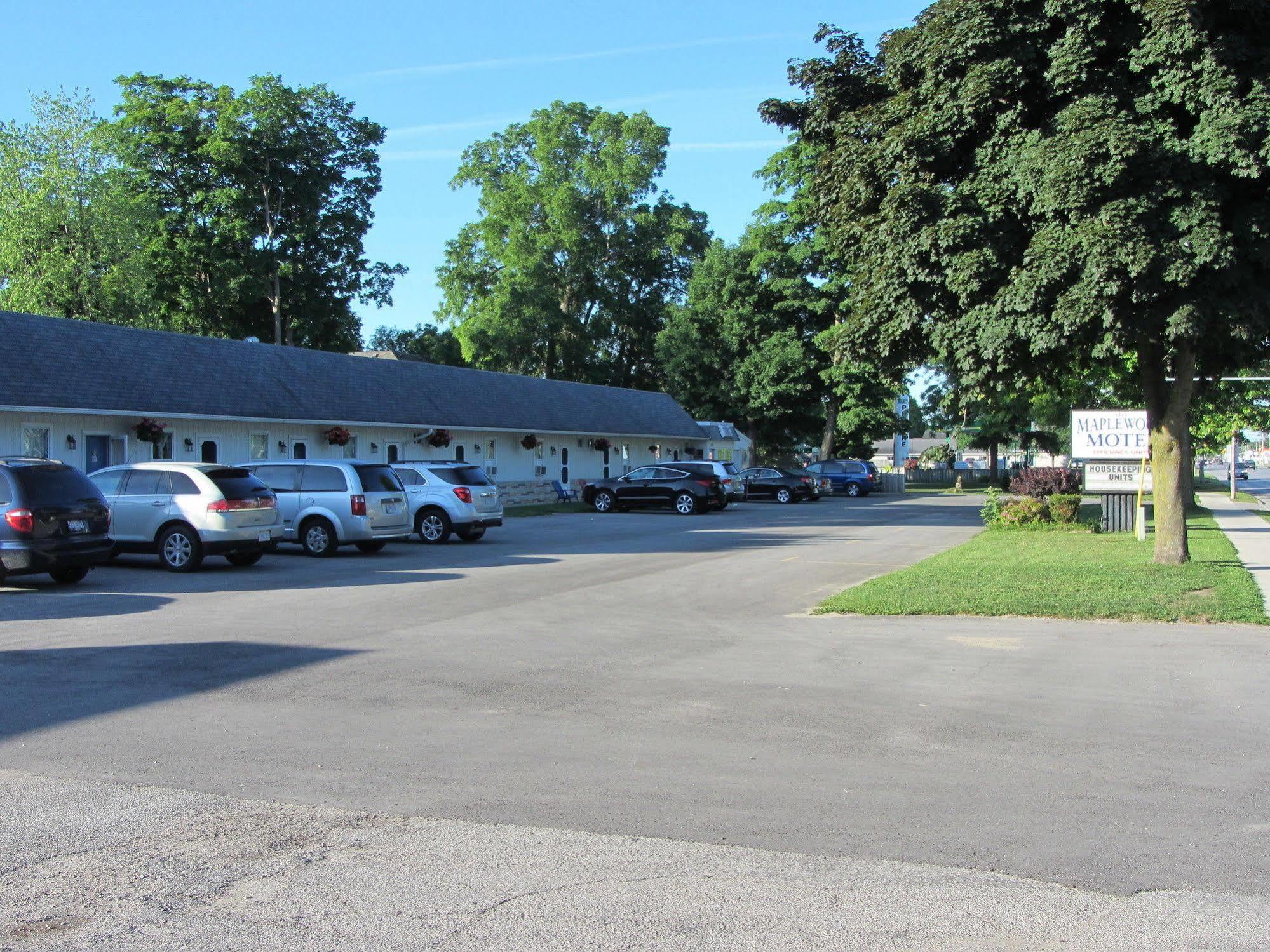 The Maplewood Motel Порт Елгин Екстериор снимка