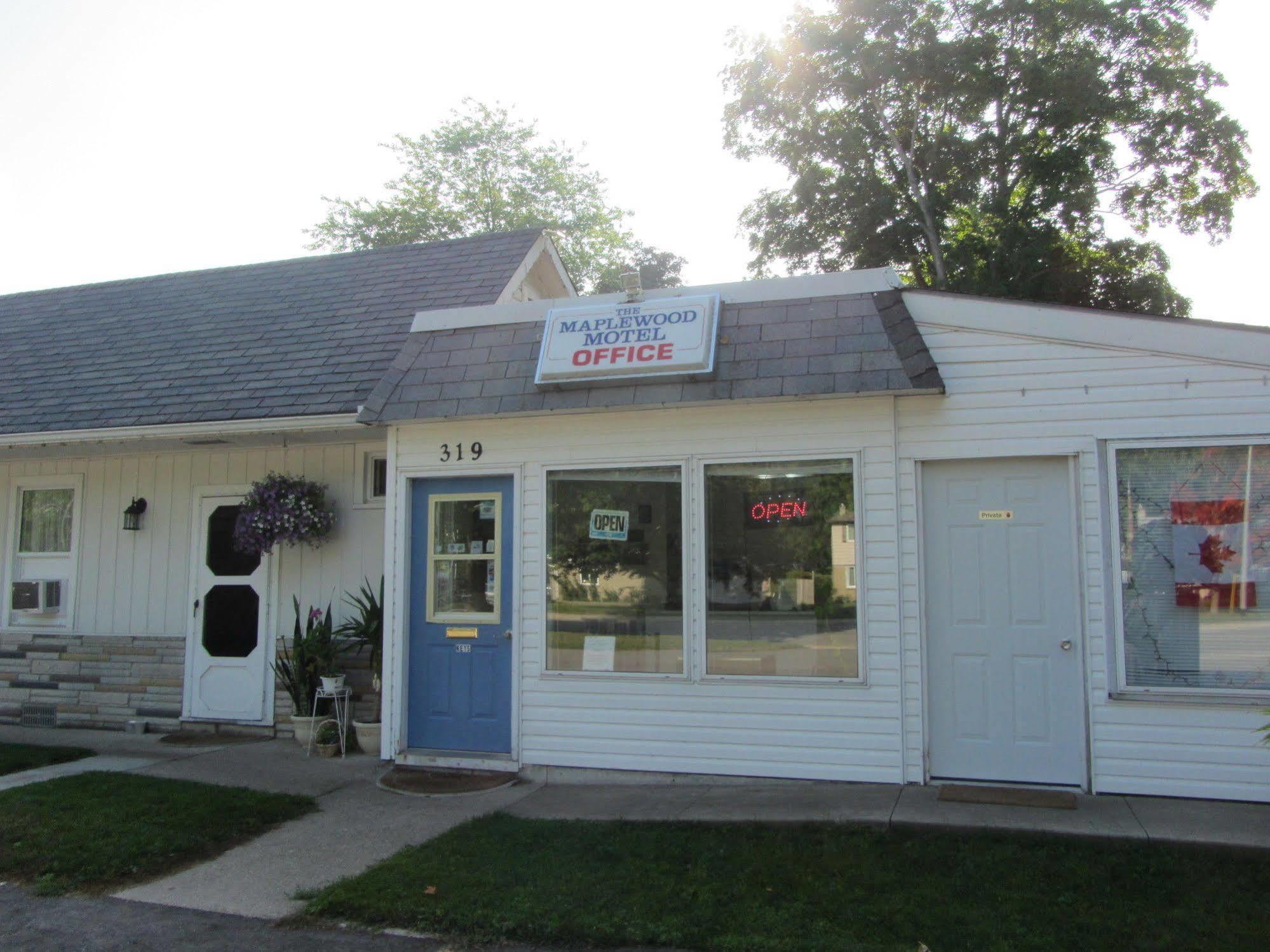 The Maplewood Motel Порт Елгин Екстериор снимка